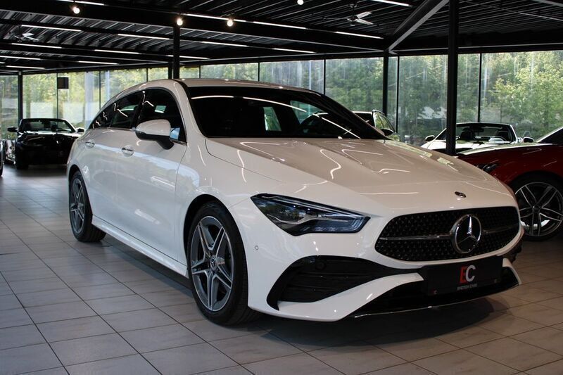 Weiß Gebraucht 2024 Mercedes CLA200 Shooting Brake AMG Kombi | 36.000 € (Fairer Preis) - Bild 1/4