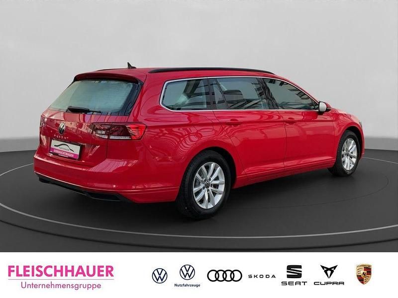 Gebraucht VW Passat Business 122 PS (89 kW) 2023 Rot Kombi