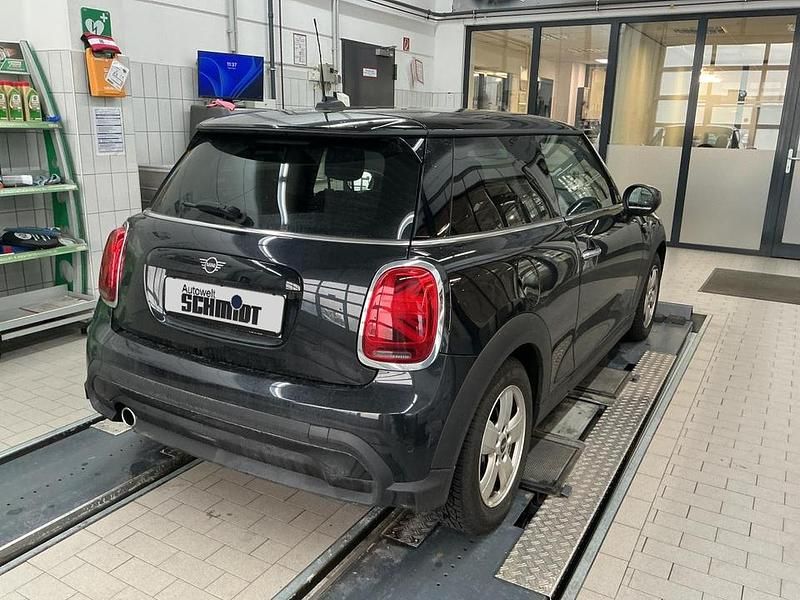 Gebraucht Mini Cooper Essential 136 PS (100 kW) 2024 (schwarz)  midnight black Kleinwagen
