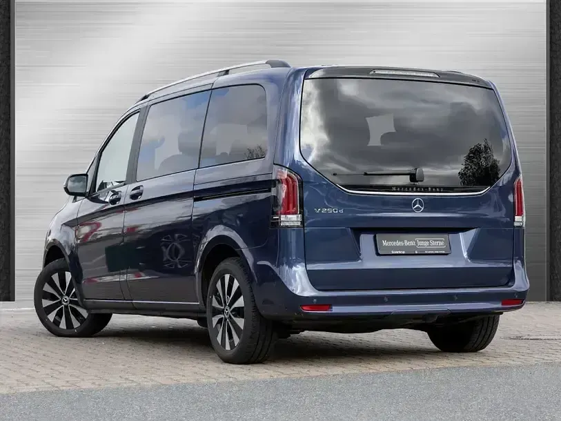 Gebraucht Mercedes V250 Style 190 PS (139 kW) 2024 Blau Van / Kleinbus