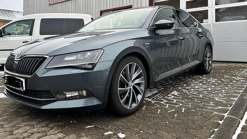 Grau Gebraucht 2018 Skoda Superb LAURIN & KLEMENT Limousine | 15.500 € (Guter Preis) - Bild 1/4