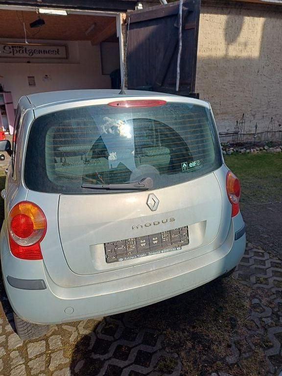 Gebraucht Renault Modus 88 PS (64 kW) 2005 Silber Van / Kleinbus