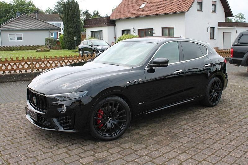 Schwarz Gebraucht 2020 Maserati Levante SUV | 49.950 € (Fairer Preis) - Bild 1/4