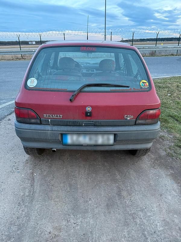 Second-hand Renault Clio 54 CP (39 kW) 1996 Roșu Hatchback