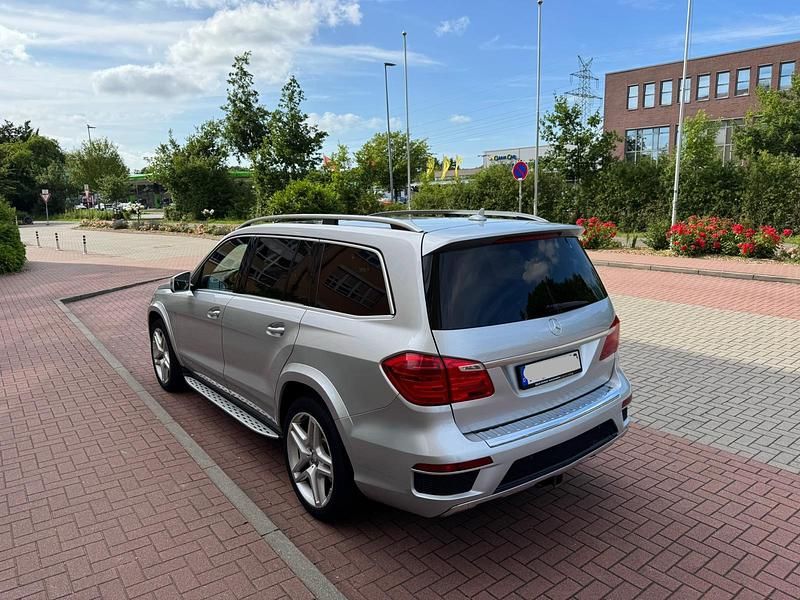 Silber Gebraucht 2016 Mercedes GL350 AMG line SUV | 26.700 € (Fairer Preis) - Bild 1/4