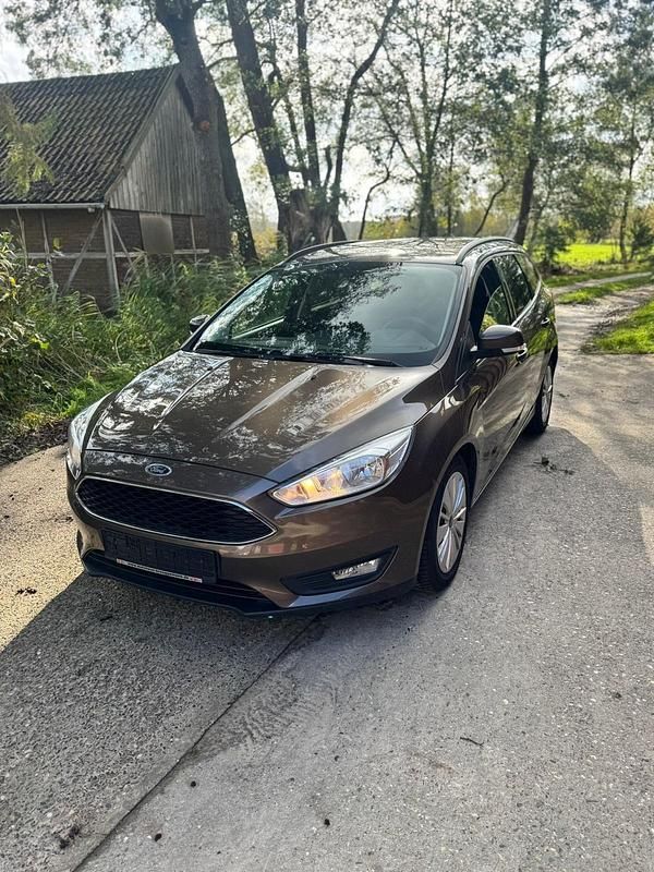 Braun Gebraucht 2018 Ford Focus Kombi | 9.490 € (Guter Preis) - Bild 1/4