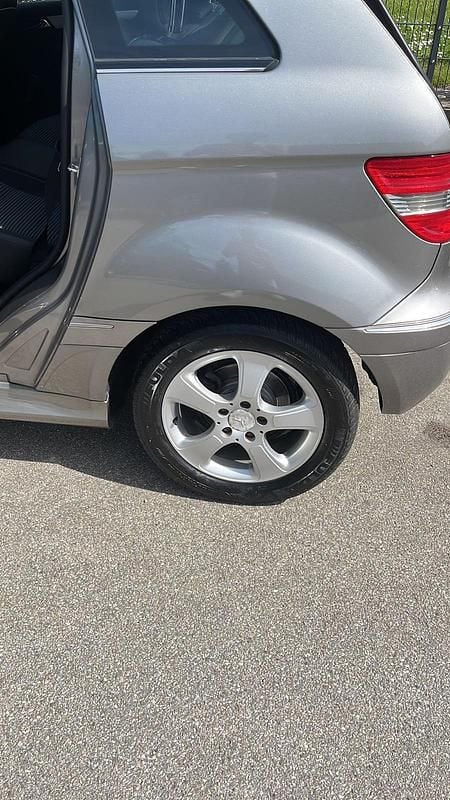 Gebraucht Mercedes B200 140 PS (102 kW) 2007 Grau Van / Kleinbus