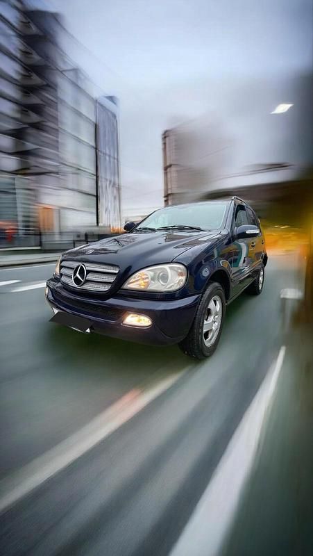 Gebraucht Mercedes ML270 163 PS (119 kW) 2004 Blau SUV