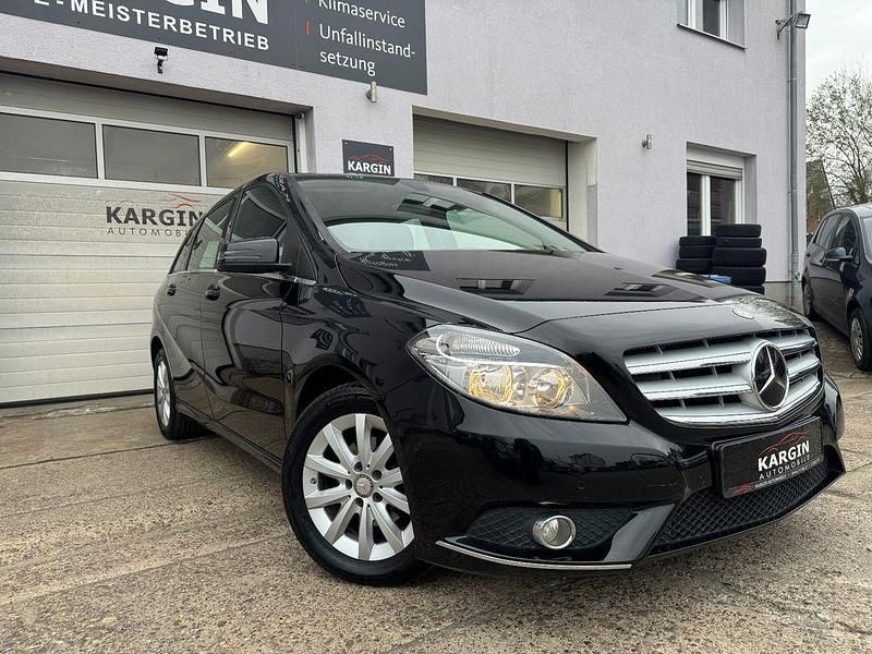 Gebraucht Mercedes B180 109 PS (80 kW) 2014 Schwarz Van / Kleinbus