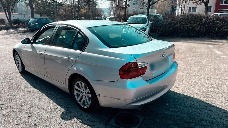 Gebraucht BMW 320 178 PS (130 kW) 2007 Silber Limousine