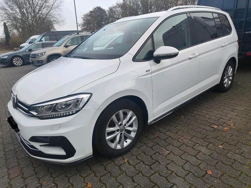 Weiß Gebraucht 2019 VW Touran Join Van / Kleinbus | 21.000 € (Fairer Preis) - Bild 1/4