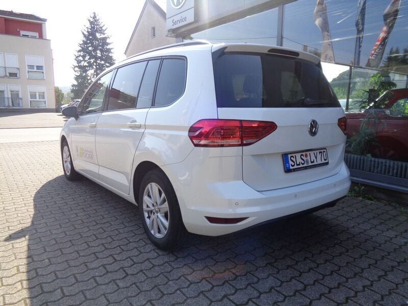 Gebraucht VW Touran Comfortline 116 PS (85 kW) 2020 Weiß Van / Kleinbus