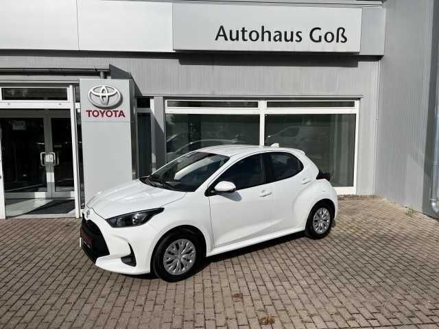 Weiß Gebraucht 2023 Toyota Yaris Comfort Kleinwagen | 19.990 € (Teuer) - Bild 1/4