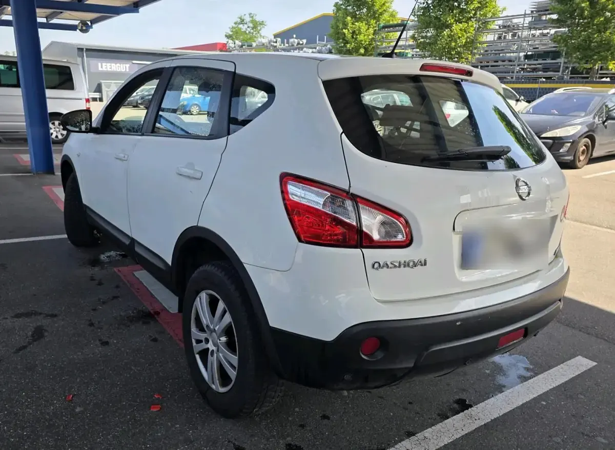 Gebraucht Nissan Qashqai 131 PS (96 kW) 2013 Weiß SUV