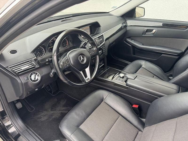 Gebraucht Mercedes E220 Avantgarde 170 PS (125 kW) 2013 Schwarz Limousine
