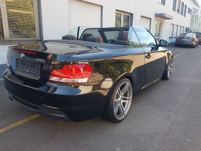 Schwarz Gebraucht 2011 BMW 120 Cabriolet M Sport Cabrio | 11.499 € (Teuer) - Bild 1/4
