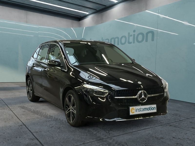 Schwarz Gebraucht 2024 Mercedes B200 Van / Kleinbus | 52.850 € - Bild 1/4
