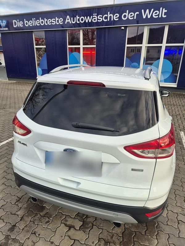 Gebraucht Ford Kuga 150 PS (110 kW) 2015 Weiß SUV