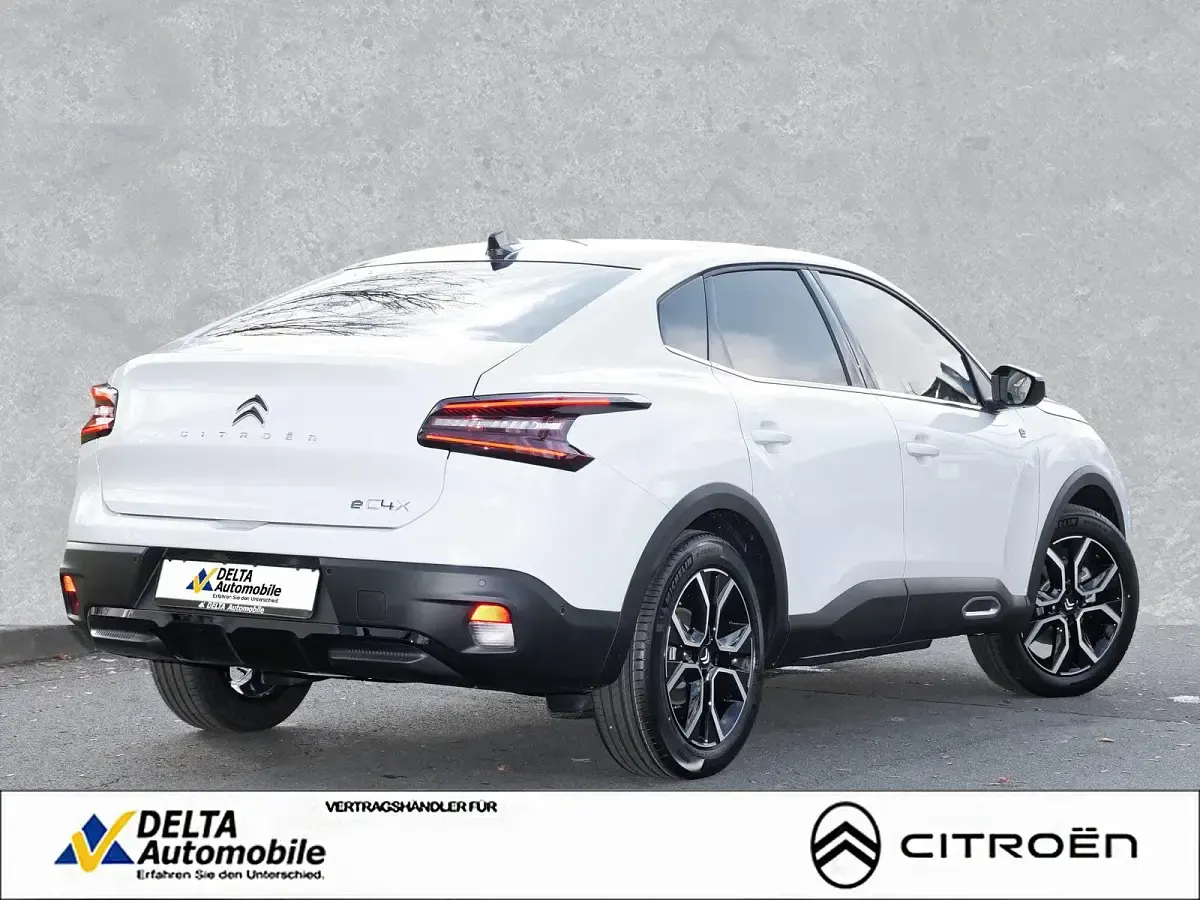 Gebraucht Citroën e-C4 114 kW (156 PS) 2024 Okenitweiß Limousine