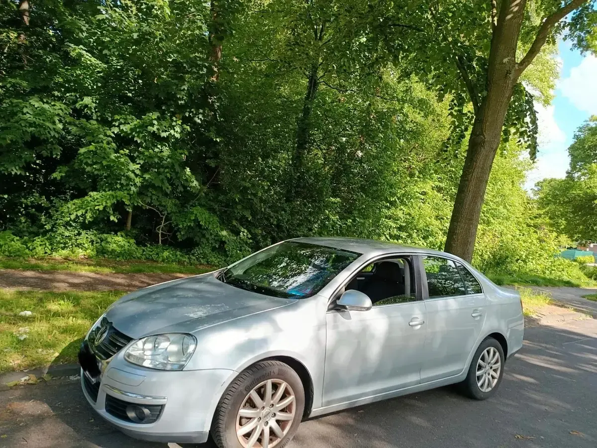 Gebraucht VW Jetta 140 PS (102 kW) 2007 Silber Limousine