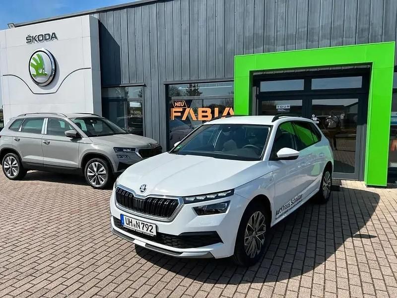 Weiß metallic Gebraucht 2022 Skoda Kamiq Tour SUV | 29.590 € - Bild 1/4