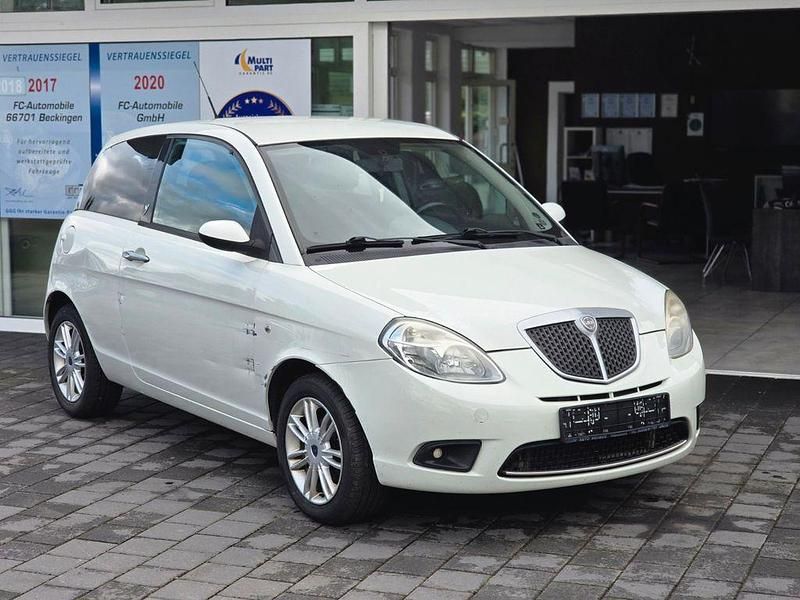Weiß Gebraucht 2009 Lancia Ypsilon Kleinwagen | 1.950 € (Fairer Preis) - Bild 1/4