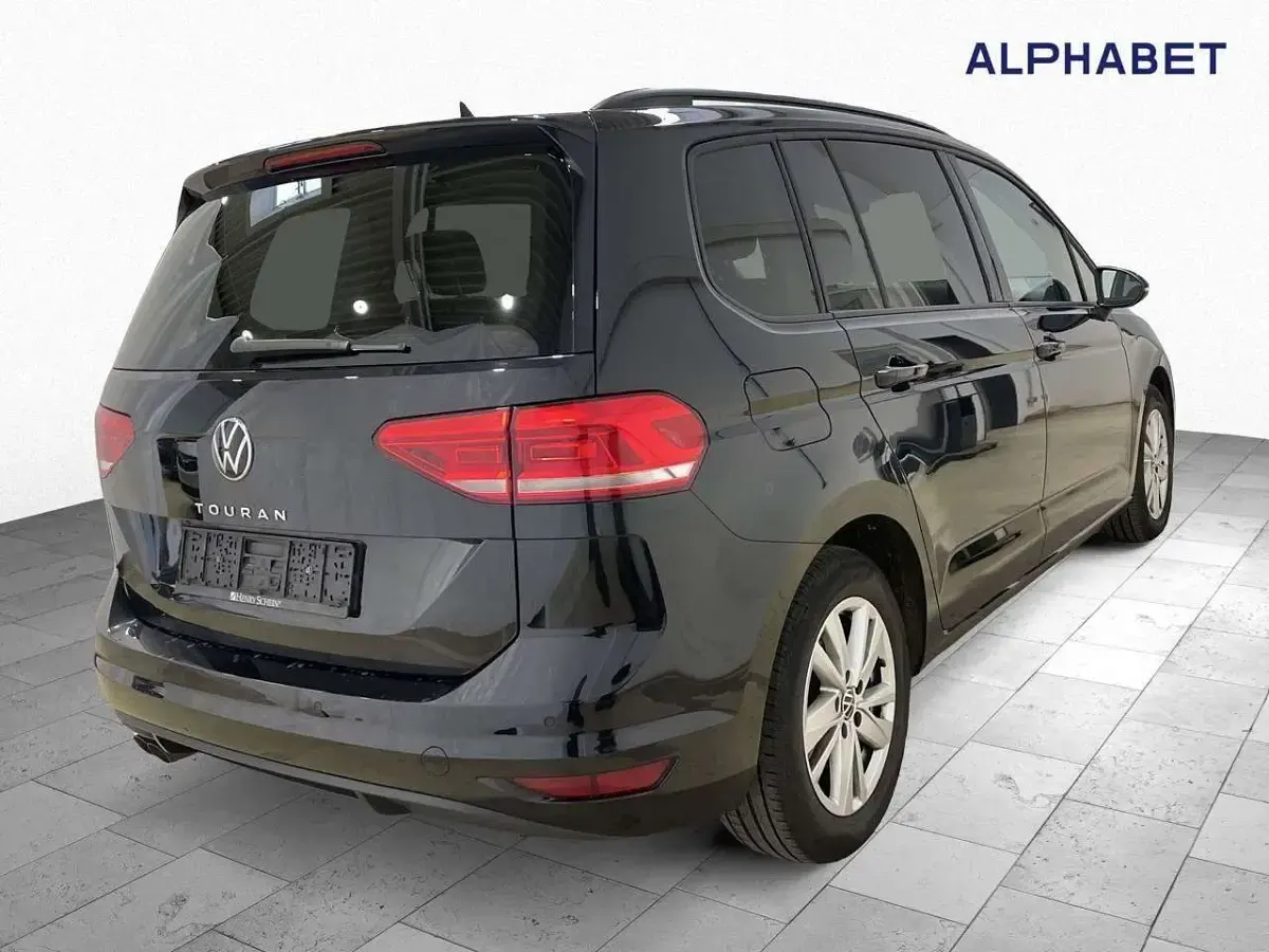 Gebraucht VW Touran Comfortline 150 PS (110 kW) 2022 Schwarz Van / Kleinbus