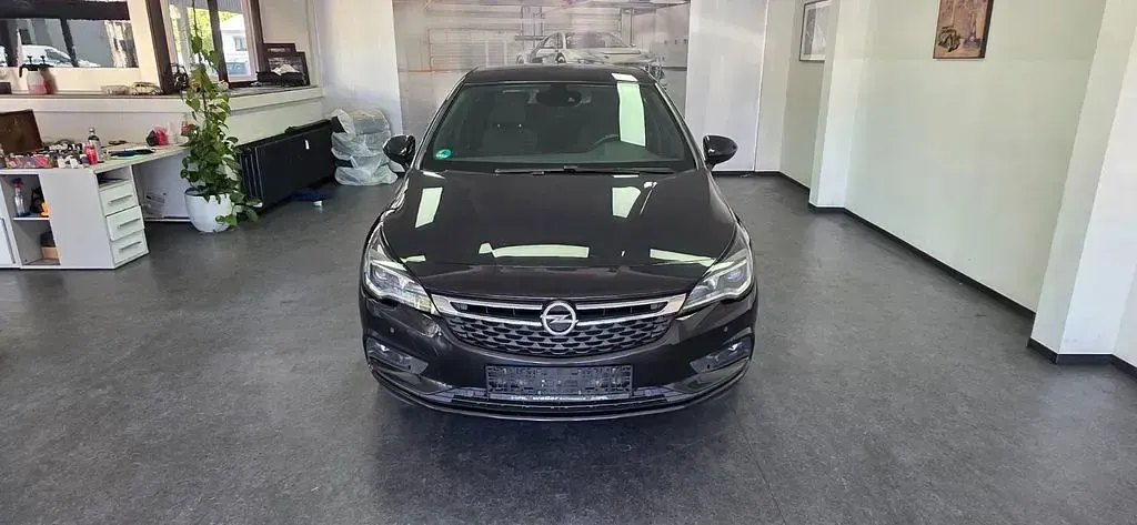 Używany Opel Astra Dynamic 105 KM (77 kW) 2016 Czarny Sedan/Limuzyna
