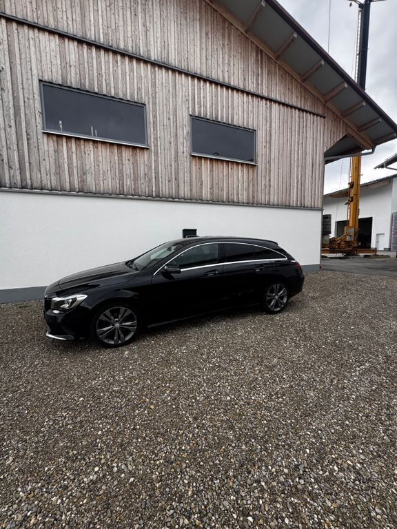 Schwarz Gebraucht 2018 Mercedes CLA220 Shooting Brake Kombi | 18.000 € (Superpreis) - Bild 1/4