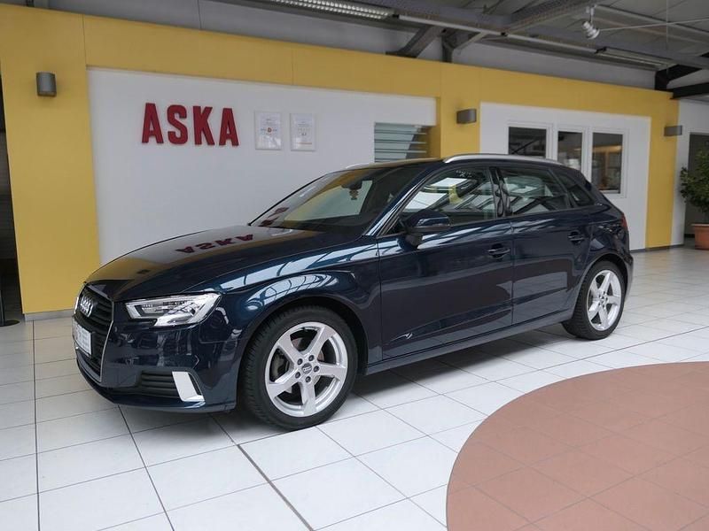 Gebraucht Audi A3 Sport 116 PS (85 kW) 2019 Blau Limousine