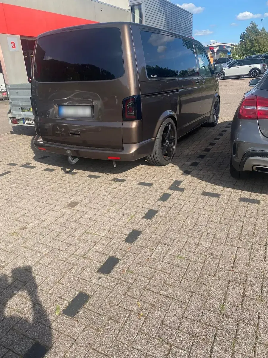 Gebraucht VW Multivan 140 PS (102 kW) 2010 Braun Van / Kleinbus
