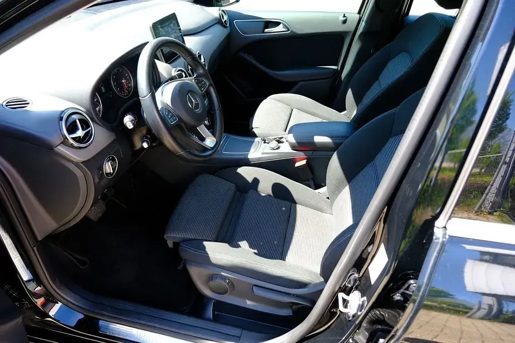 Gebraucht Mercedes B180 Ambition 122 PS (89 kW) 2018 Schwarz Van / Kleinbus