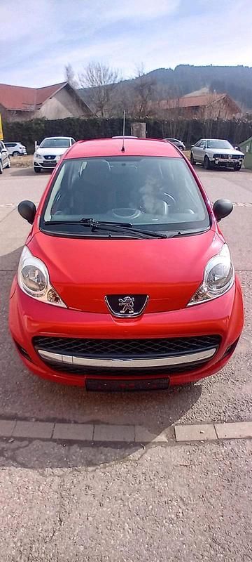 Gebraucht Peugeot 107 68 PS (50 kW) 2009 Rot Kleinwagen