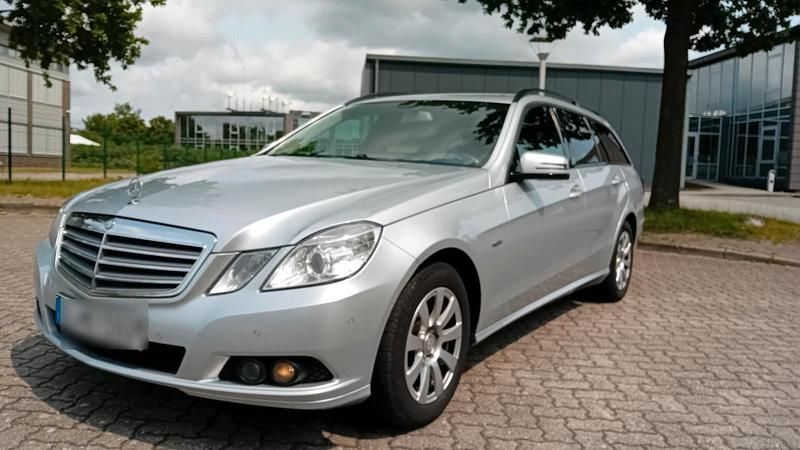 Silber Gebraucht 2010 Mercedes E250 Kombi | 6.900 € - Bild 1/4