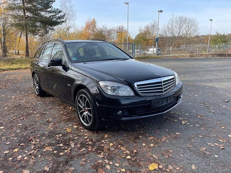 Gebraucht Mercedes C180 156 PS (114 kW) 2009 Schwarz Kombi