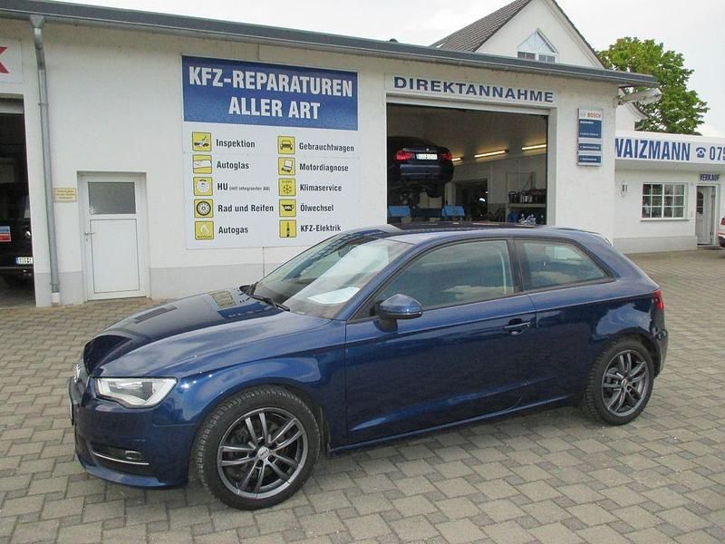 Blau Gebraucht 2014 Audi A3 Ambition Limousine | 13.900 € (Guter Preis) - Bild 1/4