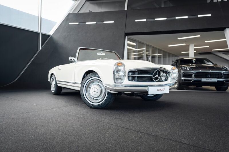 Altweiß uni Gebraucht 1966 Mercedes 230 Cabrio | 74.990 € - Bild 1/4