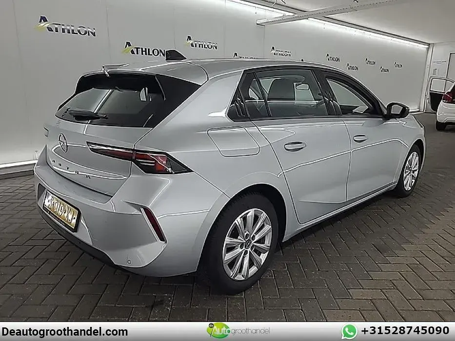 Używany Opel Astra 110 KM (80 kW) 2023 Szary Hatchback