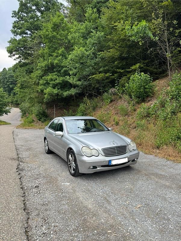 Silber Gebraucht 2001 Mercedes C240 Limousine | 900 € (Superpreis) - Bild 1/4