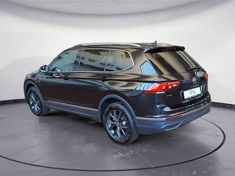 Gebraucht VW Tiguan Allspace Life 150 PS (110 kW) 2024 Schwarz SUV