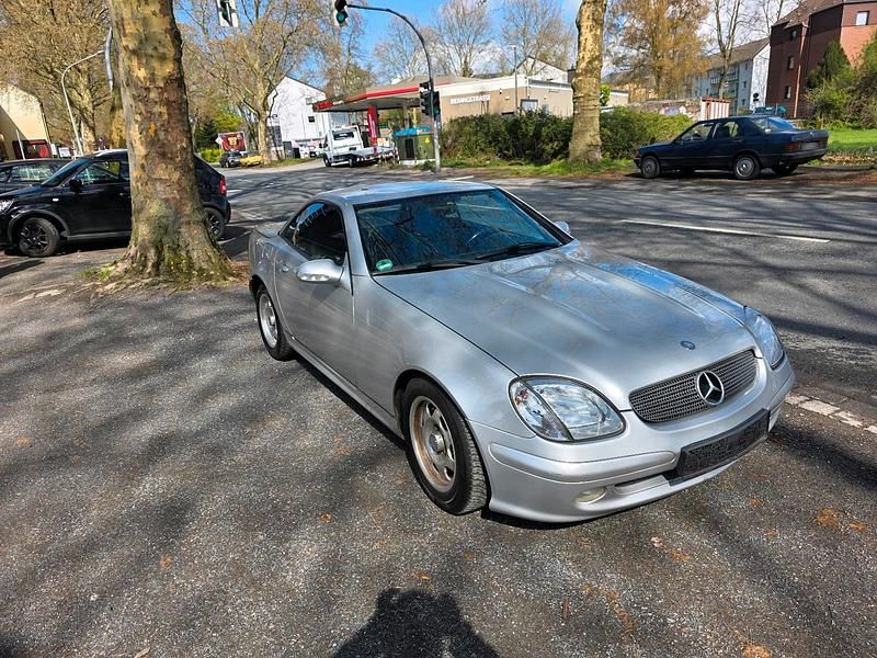Gebraucht Mercedes SLK230 197 PS (144 kW) 2003 Silber Cabrio