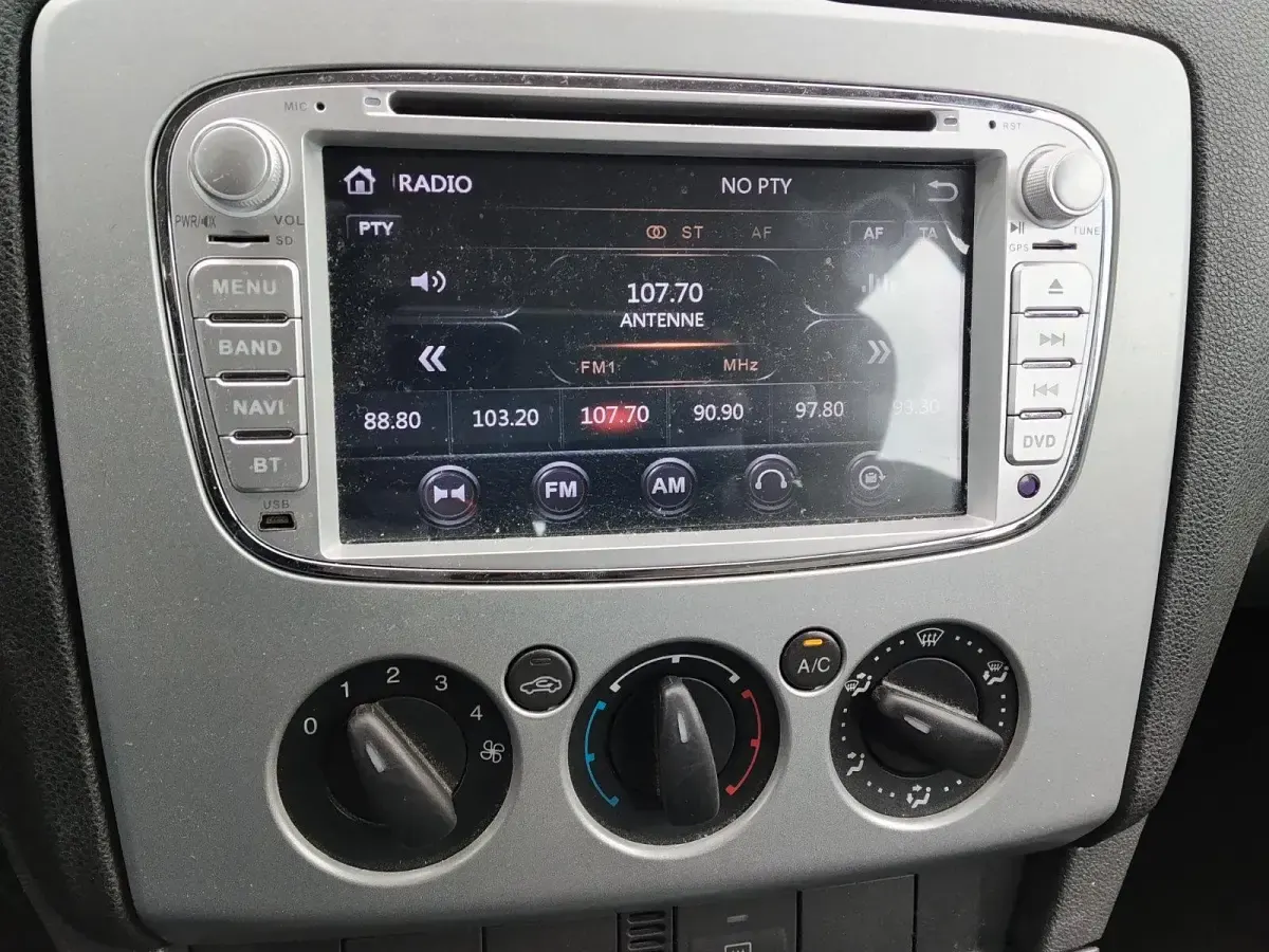 Gebraucht Ford Focus 101 PS (74 kW) 2007 Rot Kombi
