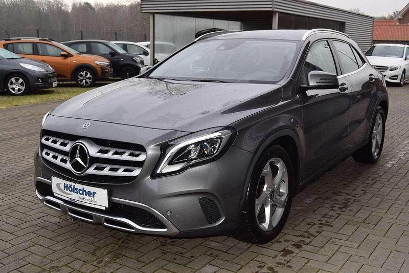 Gebraucht Mercedes GLA180 122 PS (89 kW) 2017 Mountaingrau SUV