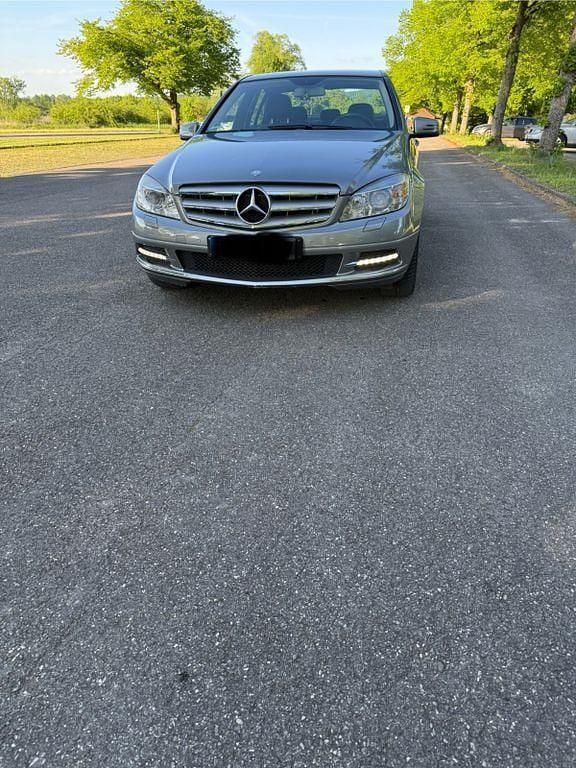 Grau Gebraucht 2010 Mercedes C220 Avantgarde Limousine | 7.100 € (Fairer Preis) - Bild 1/4