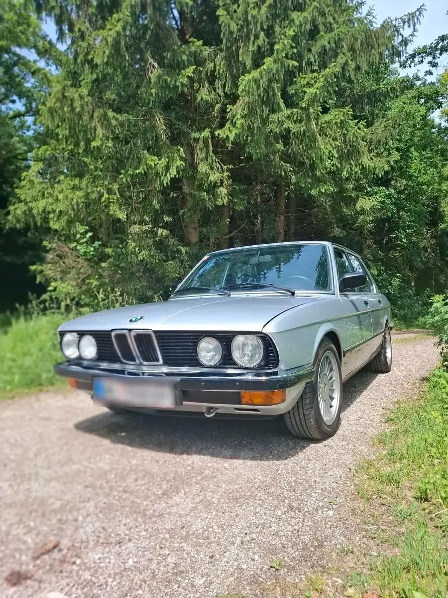 Gebraucht BMW 520 125 PS (91 kW) 1984 Silber Limousine