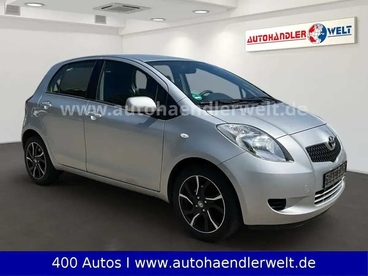 Gebraucht Toyota Yaris 69 PS (50 kW) 2007 Silber Kleinwagen