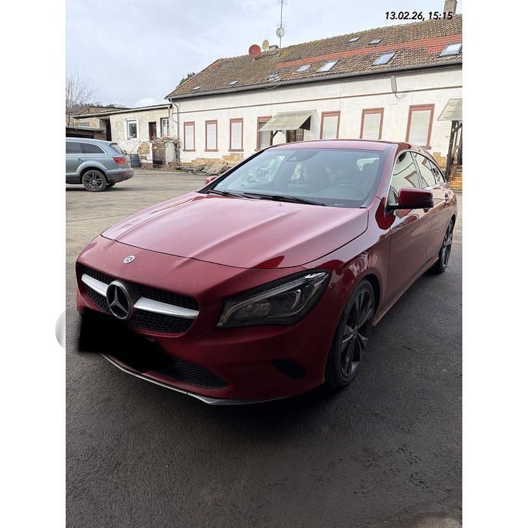 Gebraucht Mercedes 200 136 PS (100 kW) 2018 Rot Limousine