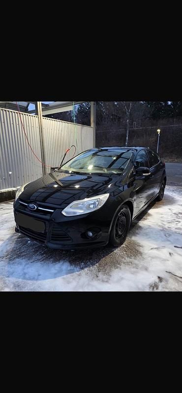 Gebraucht Ford Focus 100 PS (73 kW) 2014 Limousine