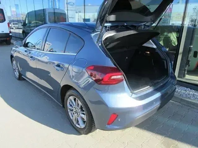 Gebraucht Ford Focus Titanium 125 PS (91 kW) 2024 Chroma blau metallic Limousine