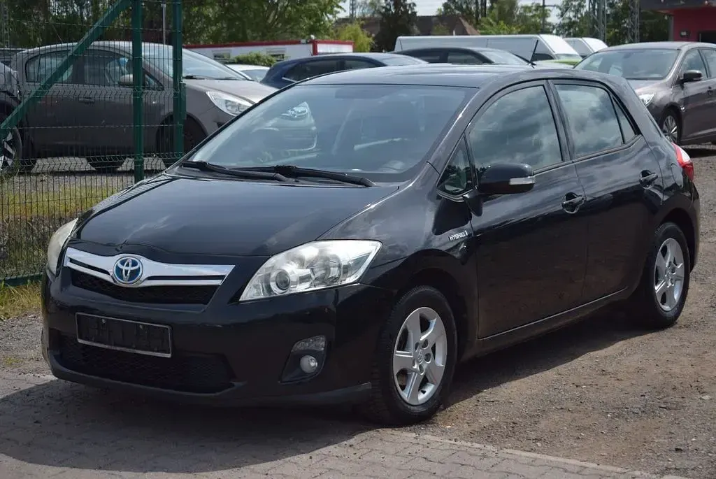 Gebraucht Toyota Auris Hybrid Life 99 PS (72 kW) 2012 Night time black Limousine